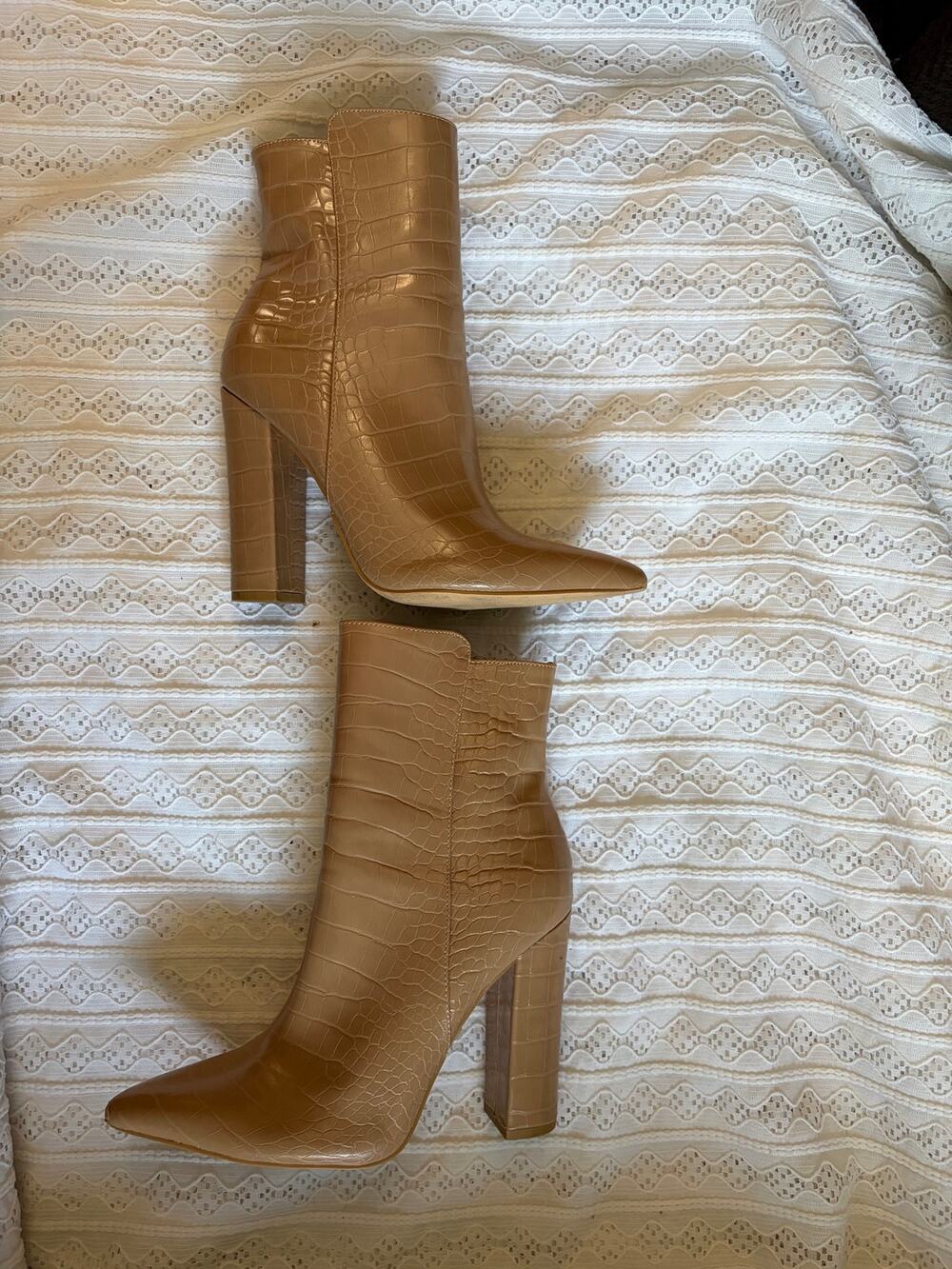 Olivia Jaymes Croc Embossed Ankle Boots Tan Pointed Toe Block Heel Booties Sz 8